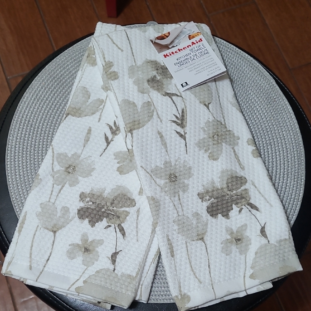 KitchenAid Daphne Floral Towels